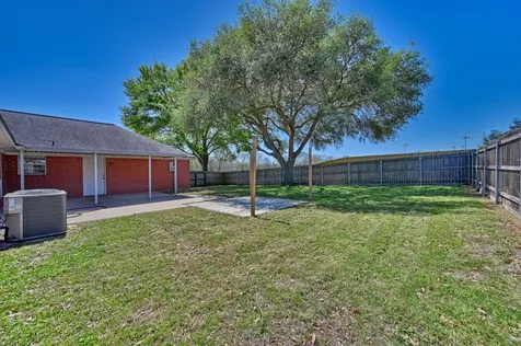 2401 Oakwood Drive Brenham TX 77833