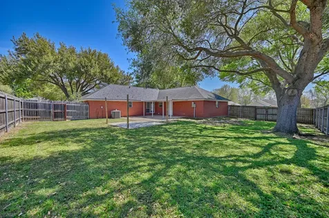 2401 Oakwood Drive Brenham TX 77833