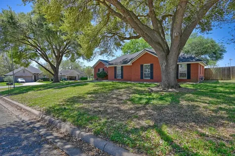 2401 Oakwood Drive Brenham TX 77833