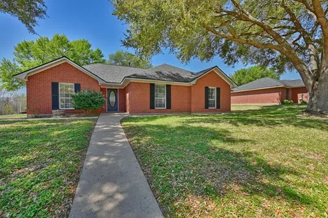 2401 Oakwood Drive Brenham TX 77833