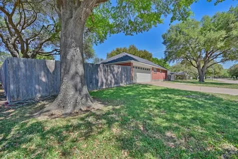 2401 Oakwood Drive Brenham TX 77833