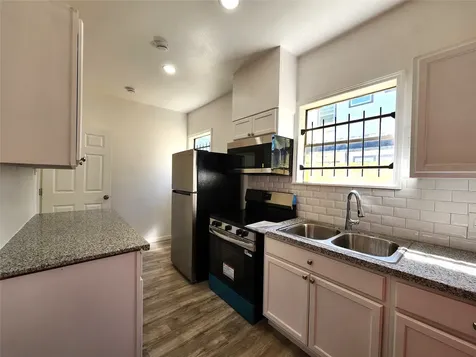 2706 1/2 Berry Street Houston TX 77004