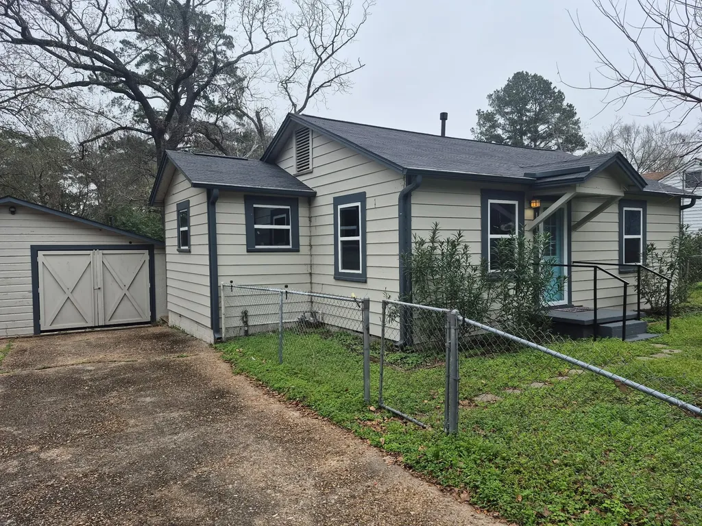 1017 Hazel Avenue Huntsville TX 77320