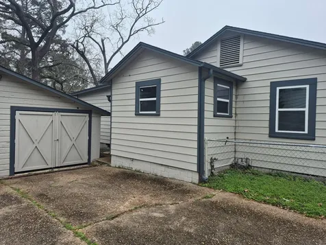 1017 Hazel Avenue Huntsville TX 77320