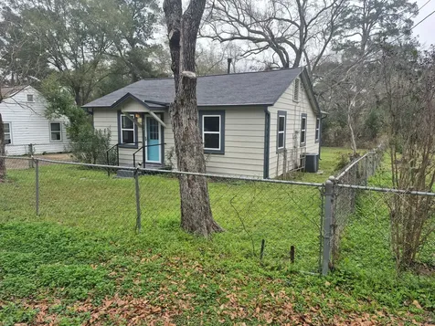 1017 Hazel Avenue Huntsville TX 77320