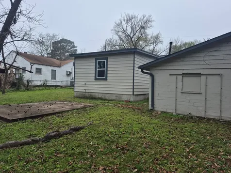 1017 Hazel Avenue Huntsville TX 77320