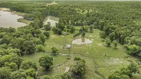 32300 Cypress Hollow Drive N New Caney TX 77357