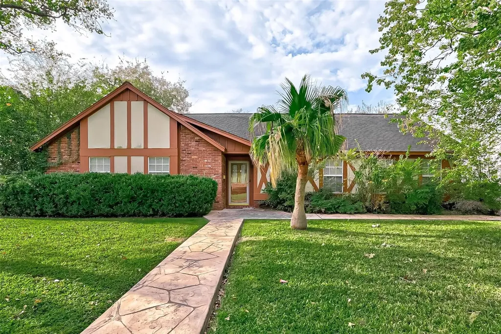 5711 Hummingbird Street Houston TX 77096
