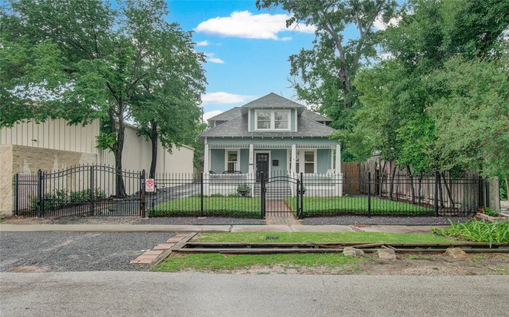 718 W 17th Street Houston TX 77008
