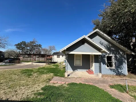 220 S Tesch Street Bellville TX 77418