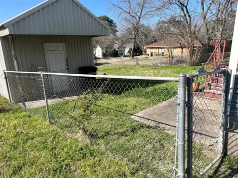 220 S Tesch Street Bellville TX 77418