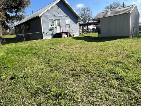 220 S Tesch Street Bellville TX 77418