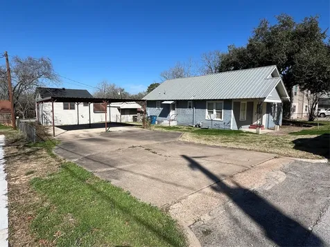 220 S Tesch Street Bellville TX 77418