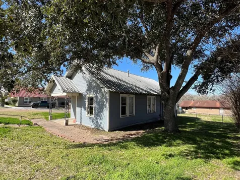 220 S Tesch Street Bellville TX 77418