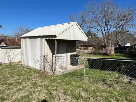 220 S Tesch Street Bellville TX 77418