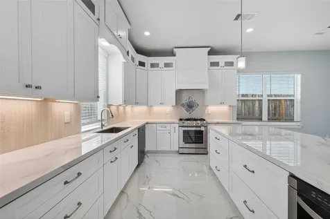 3344 Sanders Street Houston TX 77004