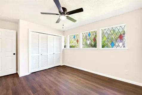 15207 Pleasant Valley Road Houston TX 77062
