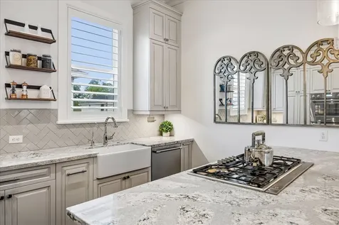 326 W 18th Street Houston TX 77008