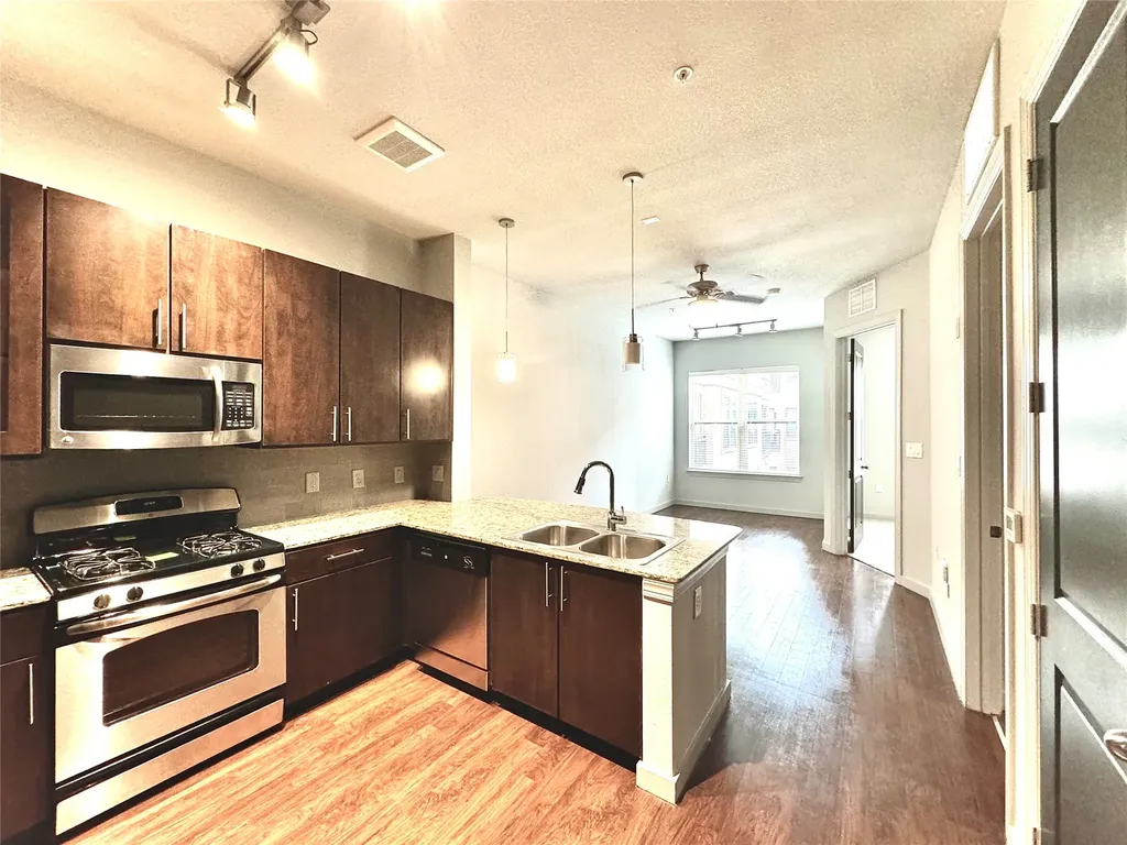 2525 Mccue St Road 443 Houston TX 77056