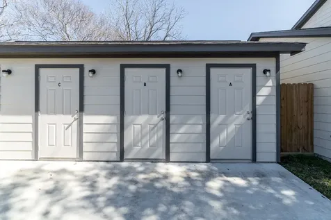 207 N Poplar Street B Tomball TX 77375