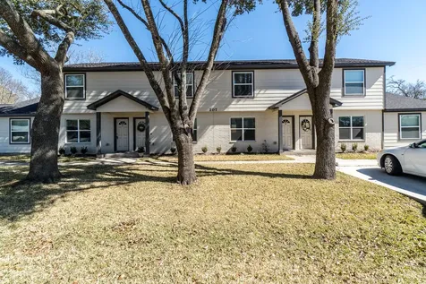 207 N Poplar Street B Tomball TX 77375