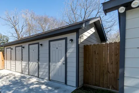 207 N Poplar Street B Tomball TX 77375