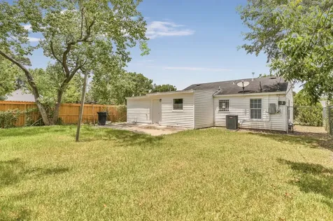 4902 Pershing Street Houston TX 77033