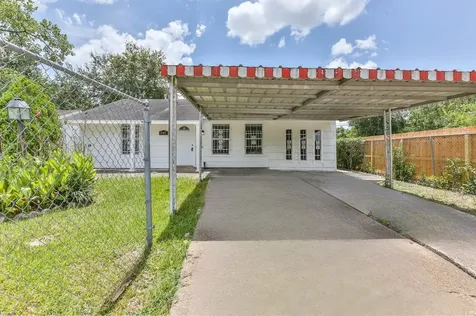 4902 Pershing Street Houston TX 77033
