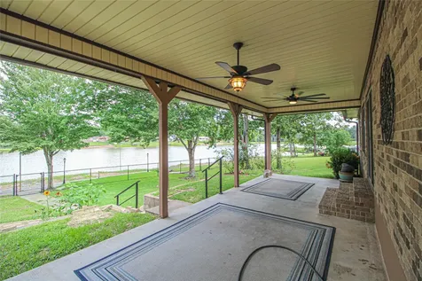 262 W Lake Drive Livingston TX 77351