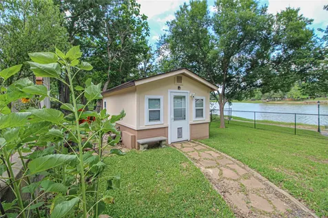 262 W Lake Drive Livingston TX 77351