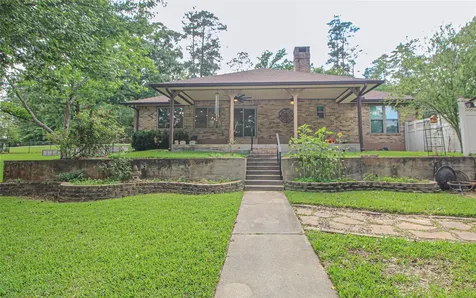 262 W Lake Drive Livingston TX 77351