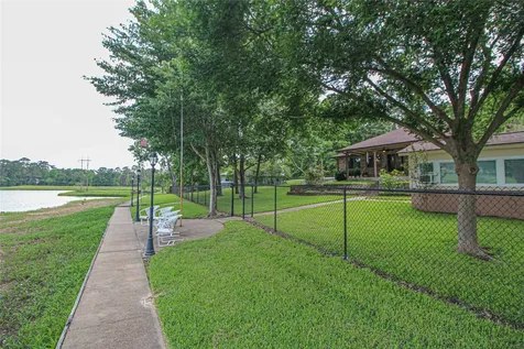 262 W Lake Drive Livingston TX 77351