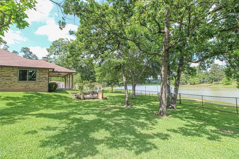 262 W Lake Drive Livingston TX 77351