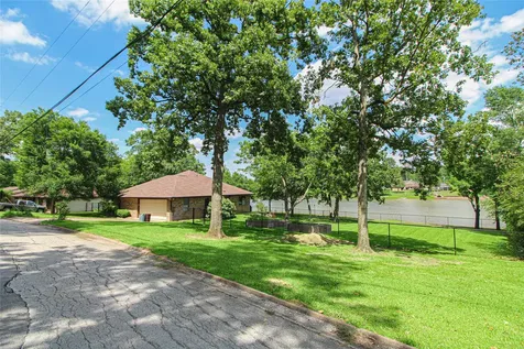 262 W Lake Drive Livingston TX 77351