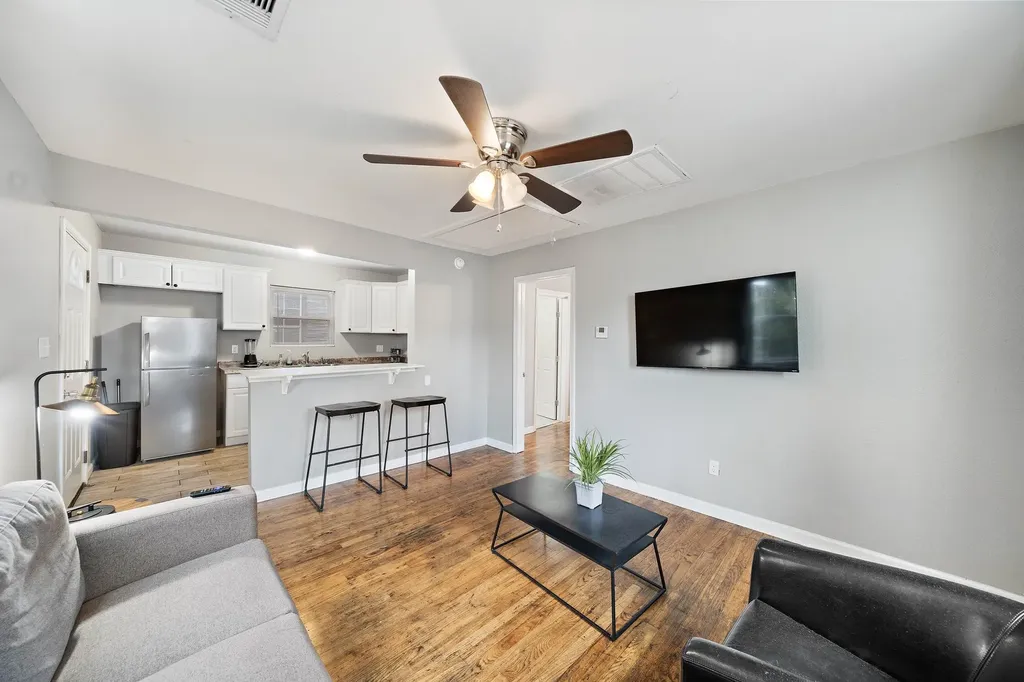 6923 Avenue F Rear Houston TX 77011
