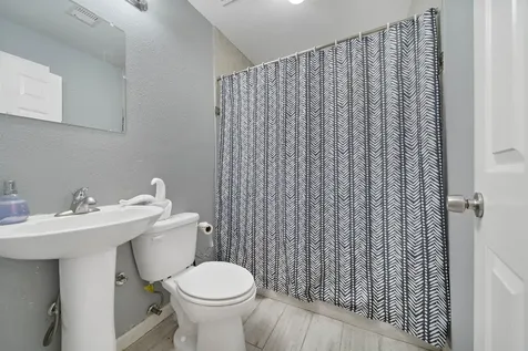 6923 Avenue F Rear Houston TX 77011
