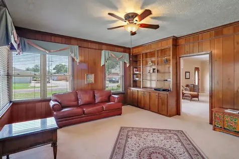 405 Park Street Anahuac TX 77514