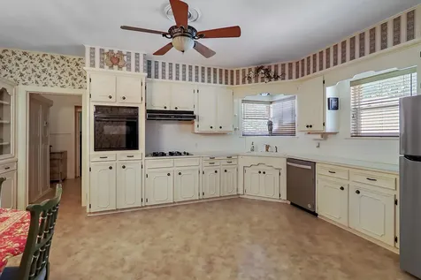 405 Park Street Anahuac TX 77514