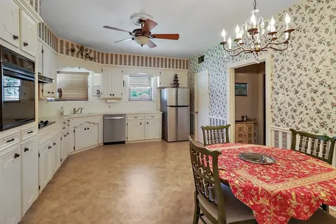 405 Park Street Anahuac TX 77514