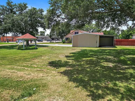 405 Park Street Anahuac TX 77514