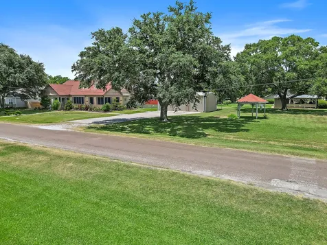 405 Park Street Anahuac TX 77514