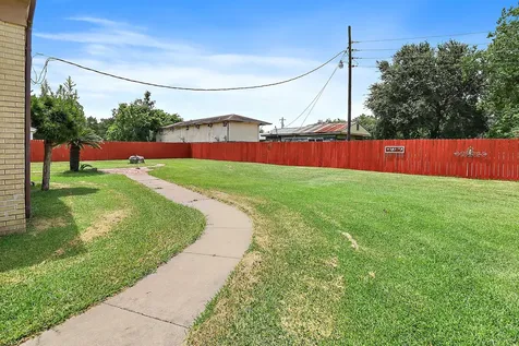 405 Park Street Anahuac TX 77514