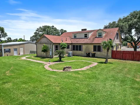 405 Park Street Anahuac TX 77514