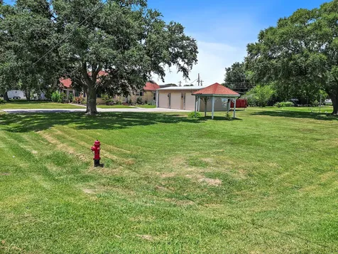 405 Park Street Anahuac TX 77514