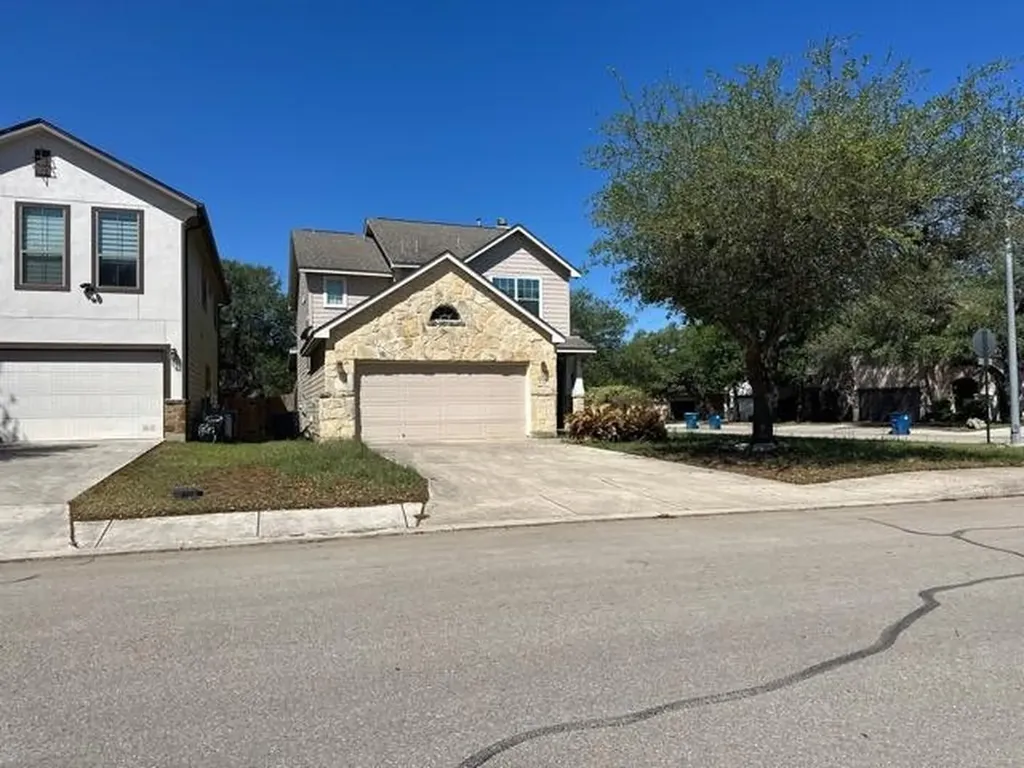 21527 Thunder Basin San Antonio TX 78261