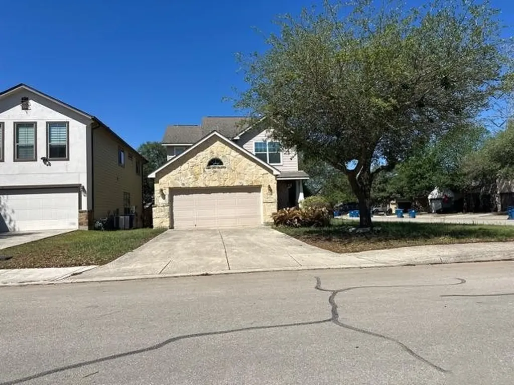 21527 Thunder Basin San Antonio TX 78261