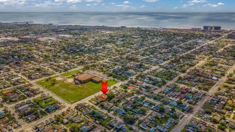 1413 53rd Street Galveston TX 77551
