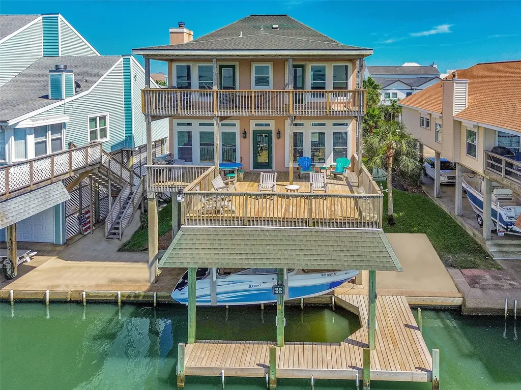 247 Isles End Road Tiki Island TX 77554