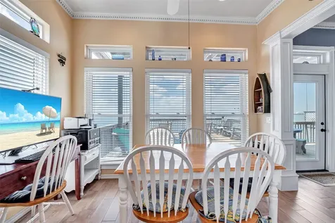 247 Isles End Road Tiki Island TX 77554