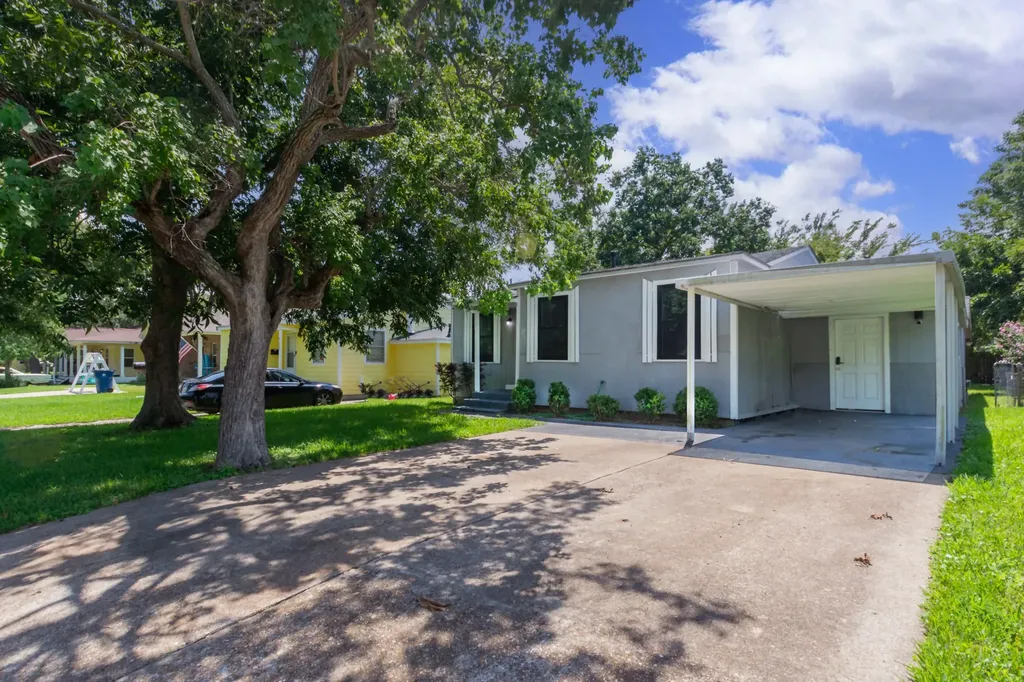 911 N 14th Avenue N Texas City TX 77590